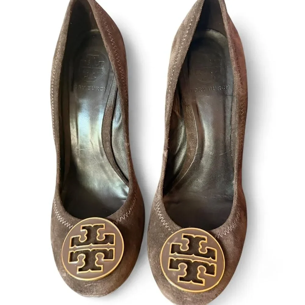 Tory Burch Sally Brown Suede Wedge Pumps Gold Logo Medallion Shoes Women’s 7.5